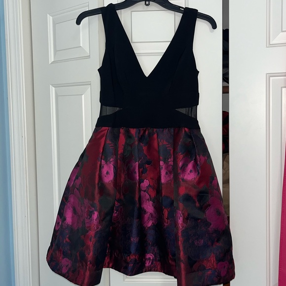 Macy’s Short Semi-Formal Dress - Picture 1 of 4